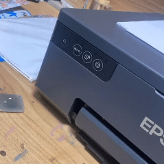 爱普生L8058系列打印机客户说手机上点了固件更新之后一通电五灯常亮故障远程维修