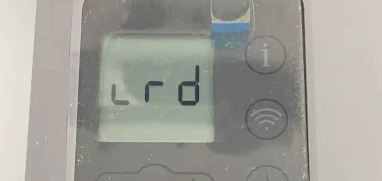 惠普232打印机更新失败开机显示RD机器型号变3020